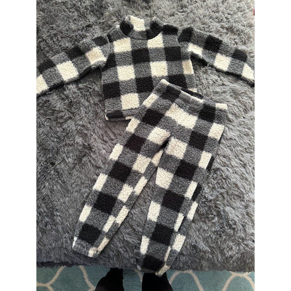 girls old navy black & white sherpa pant & sweatshirt set SIZE 6/7
